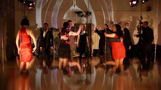 A picture of tango dancers.