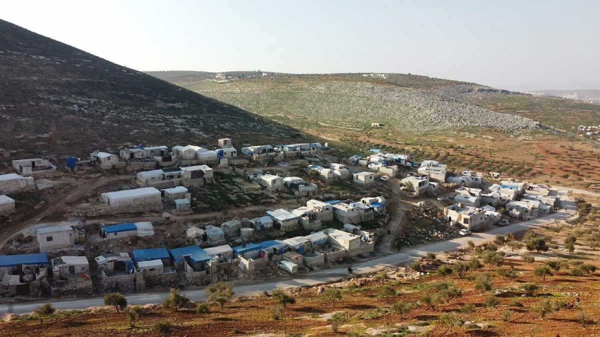 A Syrian refugee camp located at the bottom of a hill.