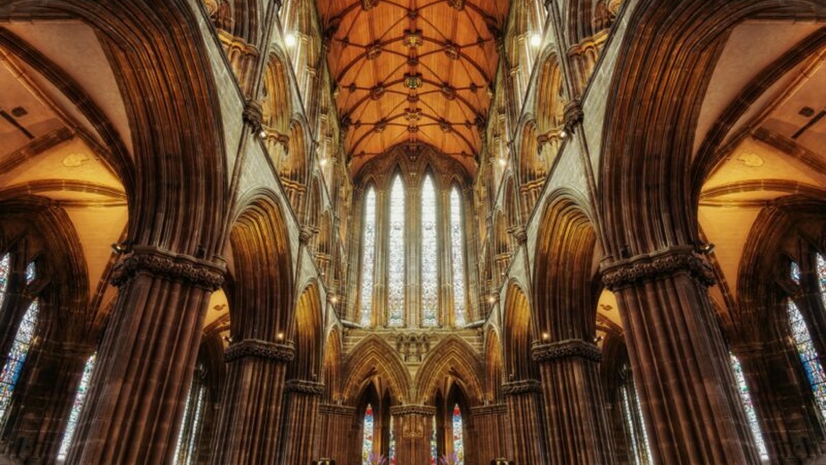 Photo of the interior of Glasgow Cathedral.