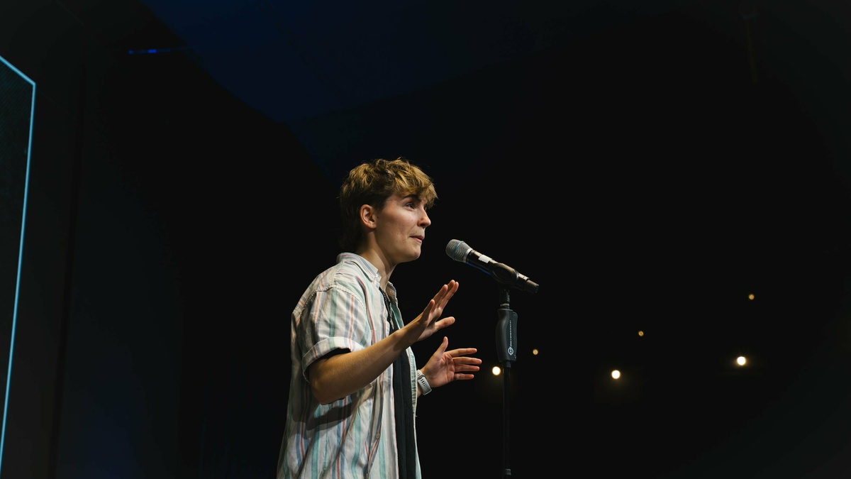 Arlo Bayne performing at the Lod Poets 2025 Grand Slam Final